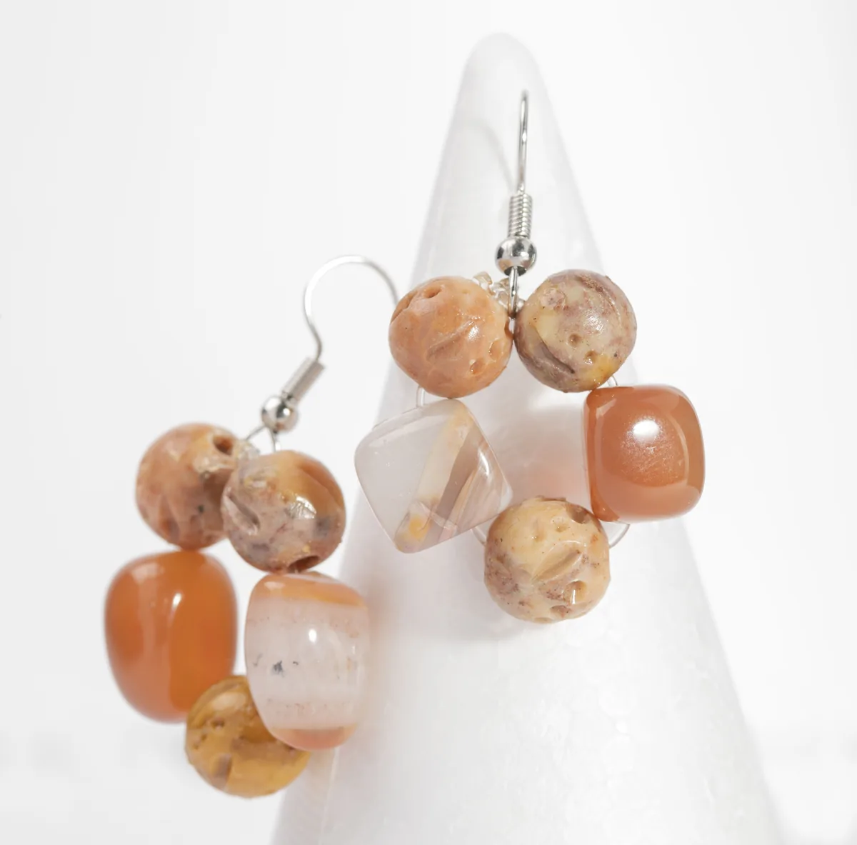 Boucles d'oreilles en pierres beiges et agate