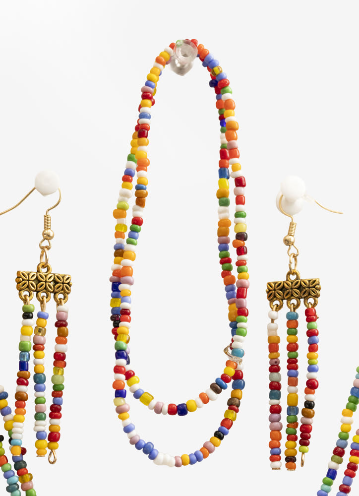 Boucles d'oreilles en perles multicolores assorties au collier
