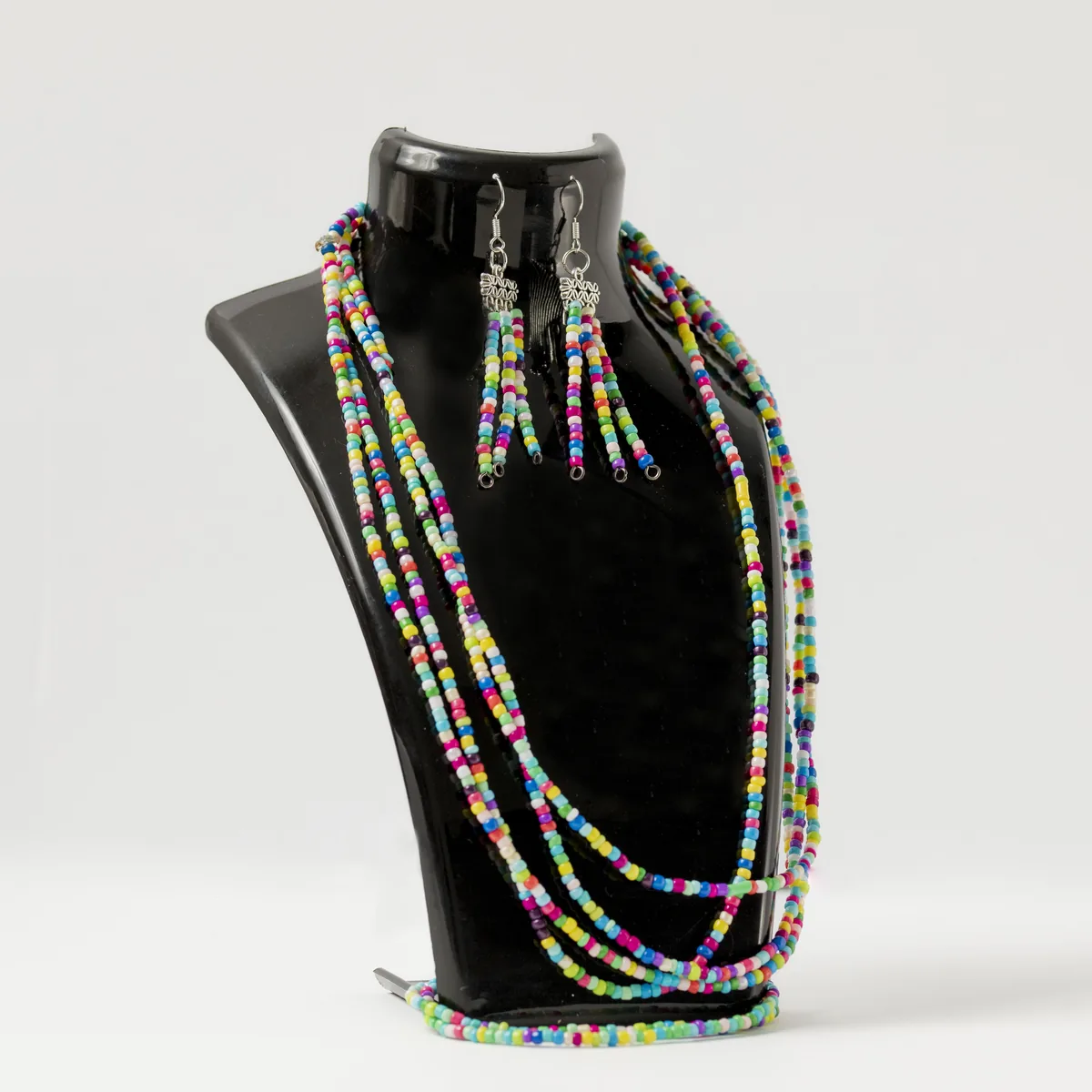 Ensemble collier multi-rangs et boucles d'oreilles en perles multicolores
